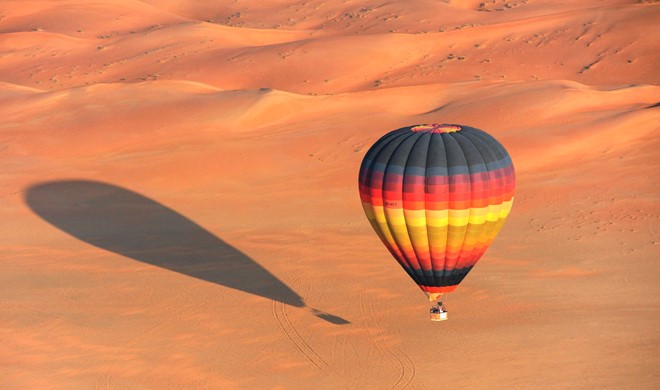 Balloon adventures over the desert